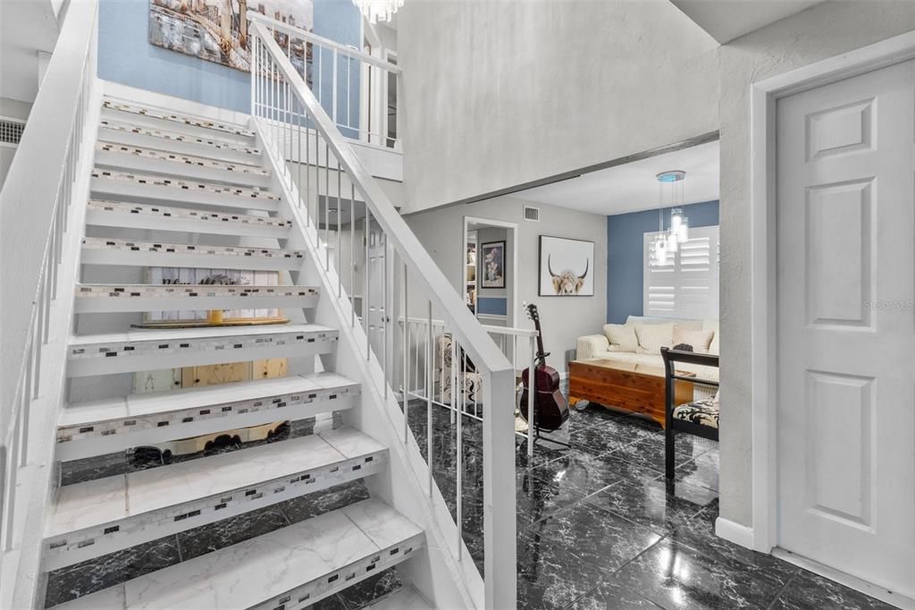 Activo con contrato: $675,000 (4 camas, 2 baños, 2309 Pies cuadrados)