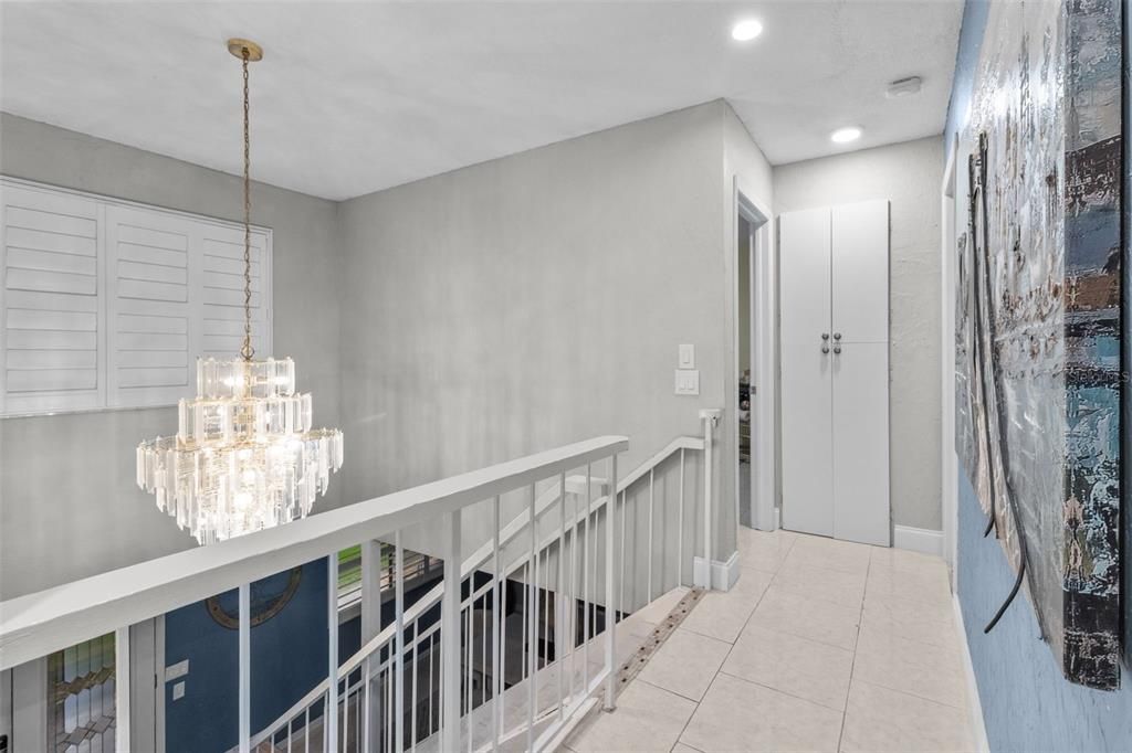 Activo con contrato: $675,000 (4 camas, 2 baños, 2309 Pies cuadrados)