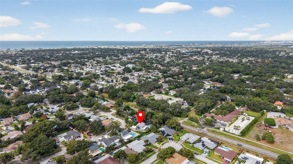 Activo con contrato: $675,000 (4 camas, 2 baños, 2309 Pies cuadrados)