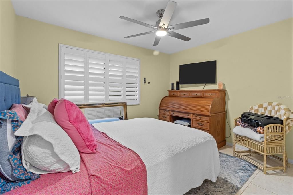 Activo con contrato: $675,000 (4 camas, 2 baños, 2309 Pies cuadrados)