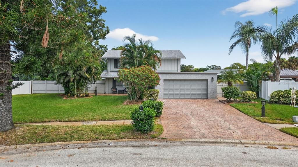 Activo con contrato: $675,000 (4 camas, 2 baños, 2309 Pies cuadrados)