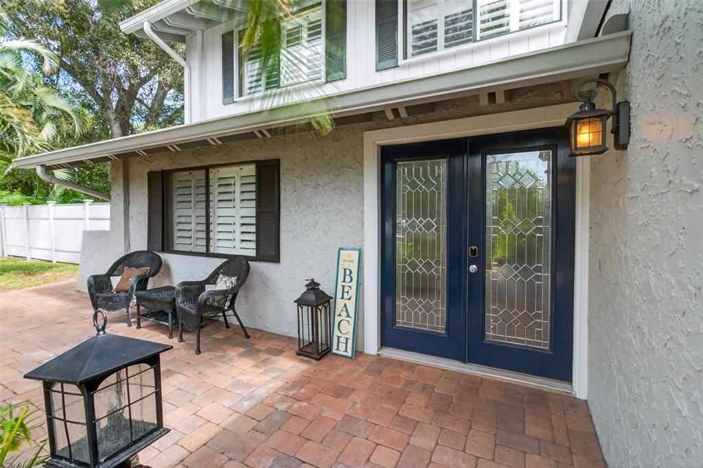 Activo con contrato: $675,000 (4 camas, 2 baños, 2309 Pies cuadrados)