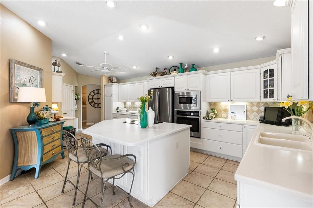 На продажу: $1,499,999 (3 спален, 3 ванн, 3693 Квадратных фут)