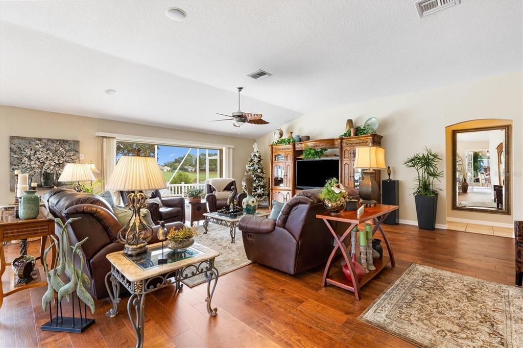 На продажу: $1,499,999 (3 спален, 3 ванн, 3693 Квадратных фут)