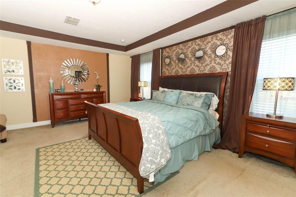 For Sale: $600,000 (5 beds, 4 baths, 3839 Square Feet)