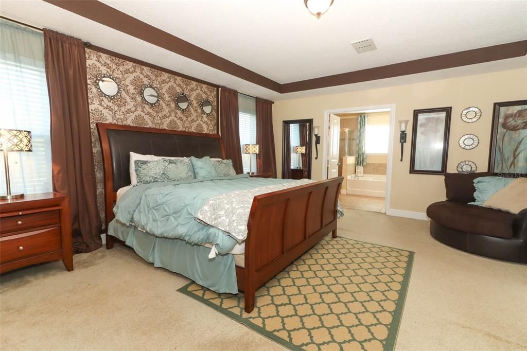 For Sale: $600,000 (5 beds, 4 baths, 3839 Square Feet)