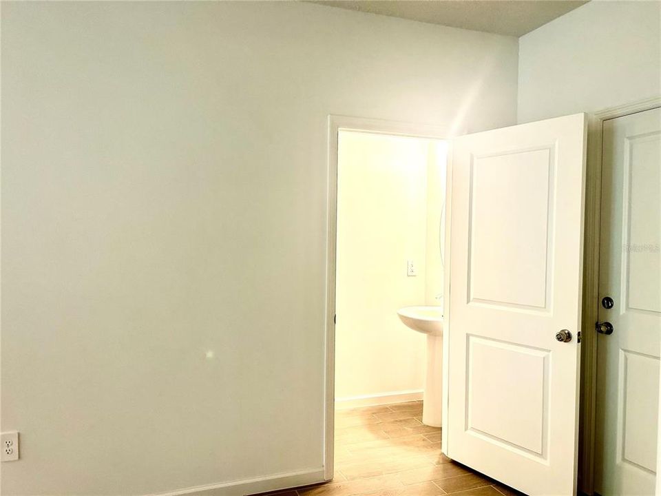 For Rent: $1,750 (3 beds, 2 baths, 1708 Square Feet)