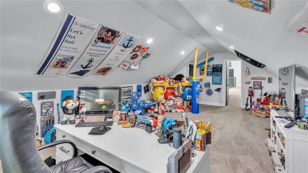 En Venta: $1,019,999 (6 camas, 3 baños, 4227 Pies cuadrados)