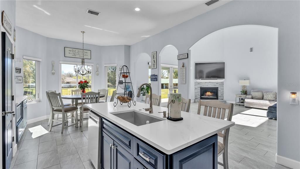 En Venta: $1,019,999 (6 camas, 3 baños, 4227 Pies cuadrados)