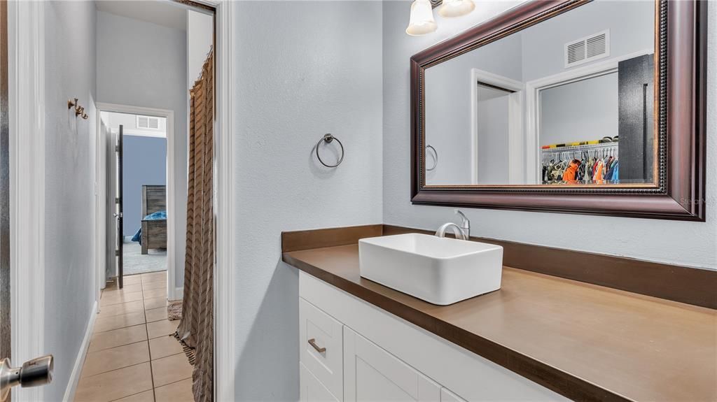 En Venta: $1,019,999 (6 camas, 3 baños, 4227 Pies cuadrados)