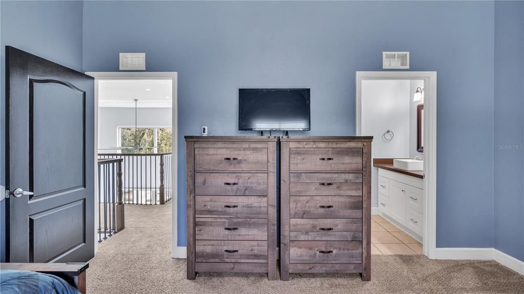 En Venta: $1,019,999 (6 camas, 3 baños, 4227 Pies cuadrados)