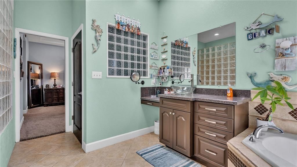 En Venta: $1,019,999 (6 camas, 3 baños, 4227 Pies cuadrados)