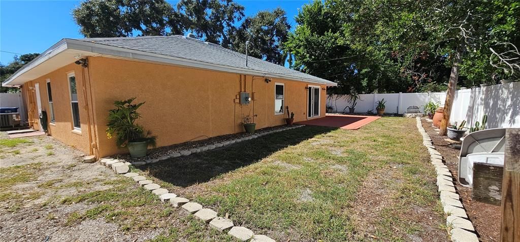 合同活跃: $377,700 (3 贝兹, 2 浴室, 1454 平方英尺)