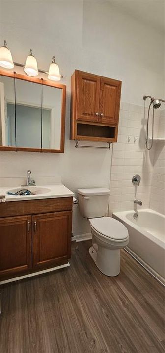 合同活跃: $377,700 (3 贝兹, 2 浴室, 1454 平方英尺)