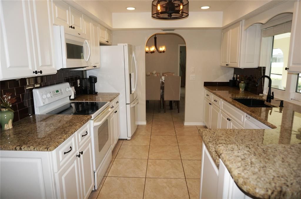 For Sale: $315,000 (3 beds, 2 baths, 2089 Square Feet)