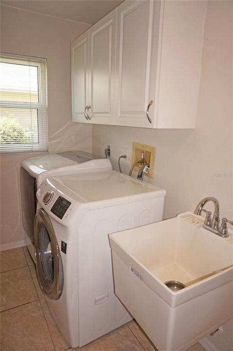 For Sale: $315,000 (3 beds, 2 baths, 2089 Square Feet)