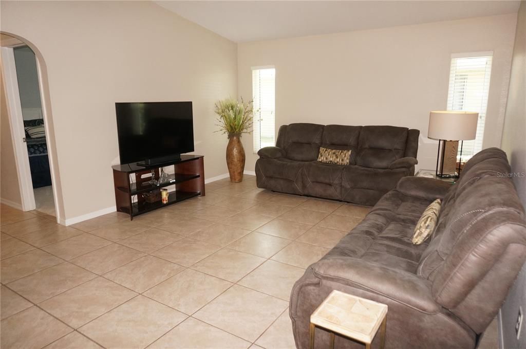 For Sale: $315,000 (3 beds, 2 baths, 2089 Square Feet)