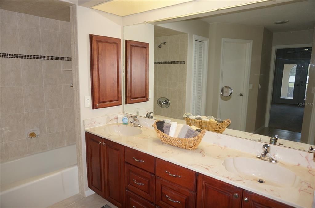 For Sale: $315,000 (3 beds, 2 baths, 2089 Square Feet)