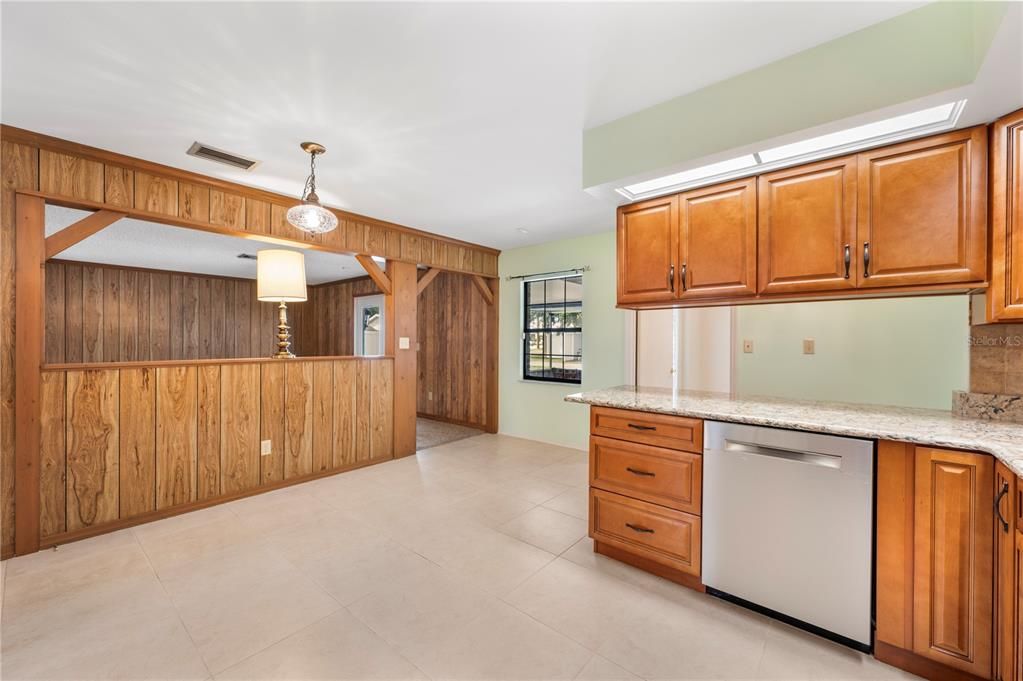 待售: $433,000 (3 贝兹, 2 浴室, 2480 平方英尺)