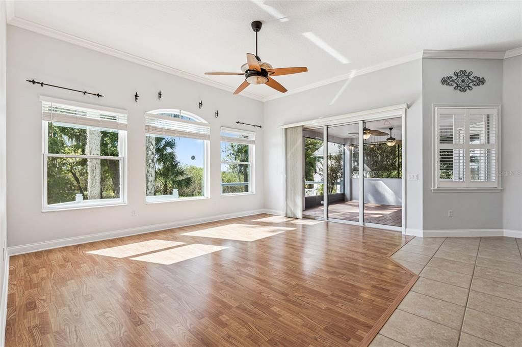 合同活跃: $485,000 (4 贝兹, 3 浴室, 2762 平方英尺)