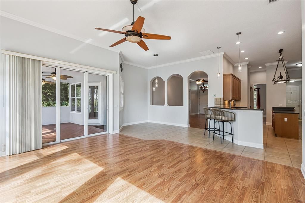 合同活跃: $485,000 (4 贝兹, 3 浴室, 2762 平方英尺)