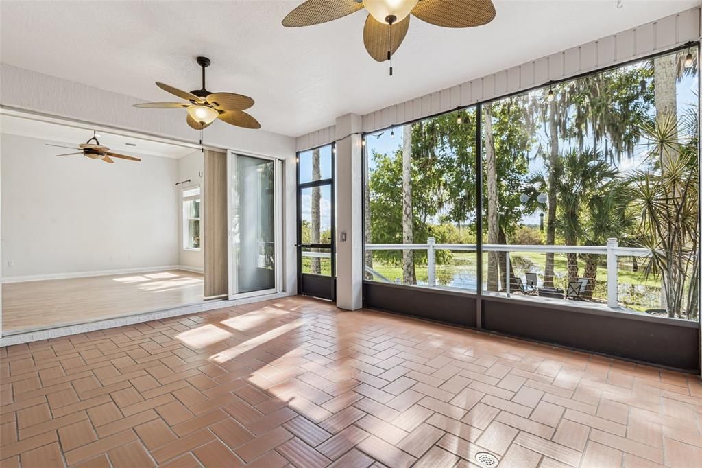 合同活跃: $485,000 (4 贝兹, 3 浴室, 2762 平方英尺)