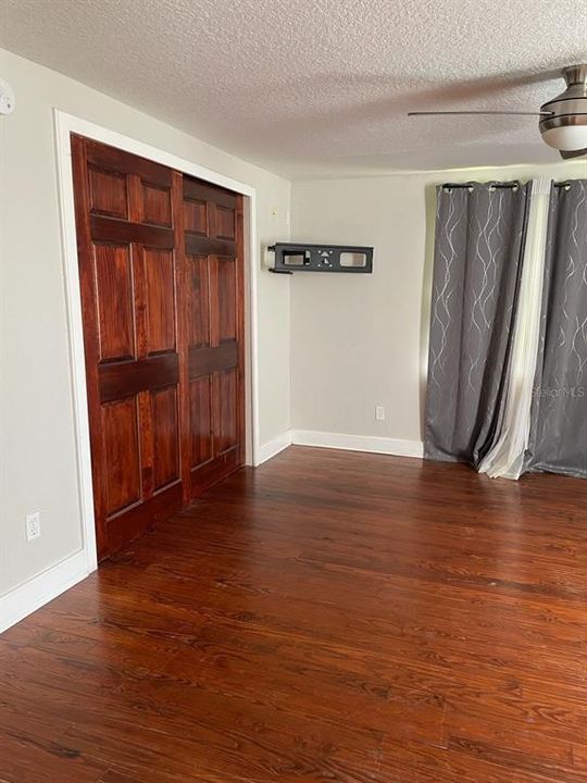 Active With Contract: $475,000 (3 beds, 2 baths, 1314 Square Feet)