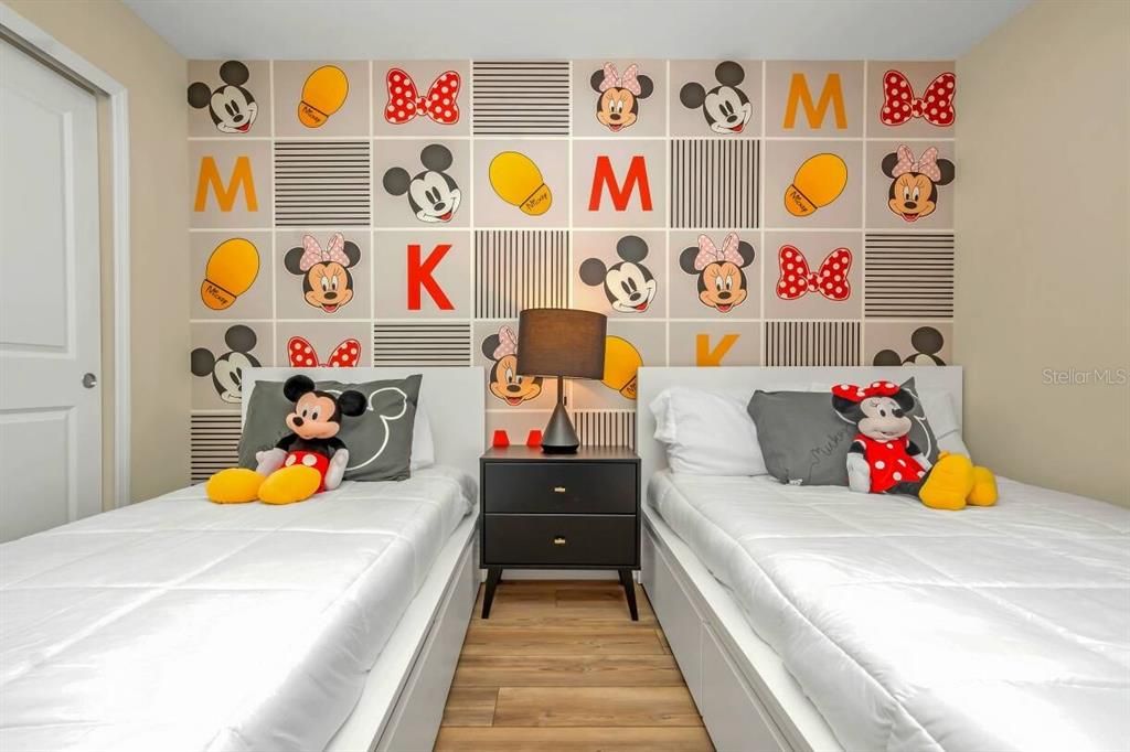 For Sale: $680,000 (5 beds, 4 baths, 2496 Square Feet)