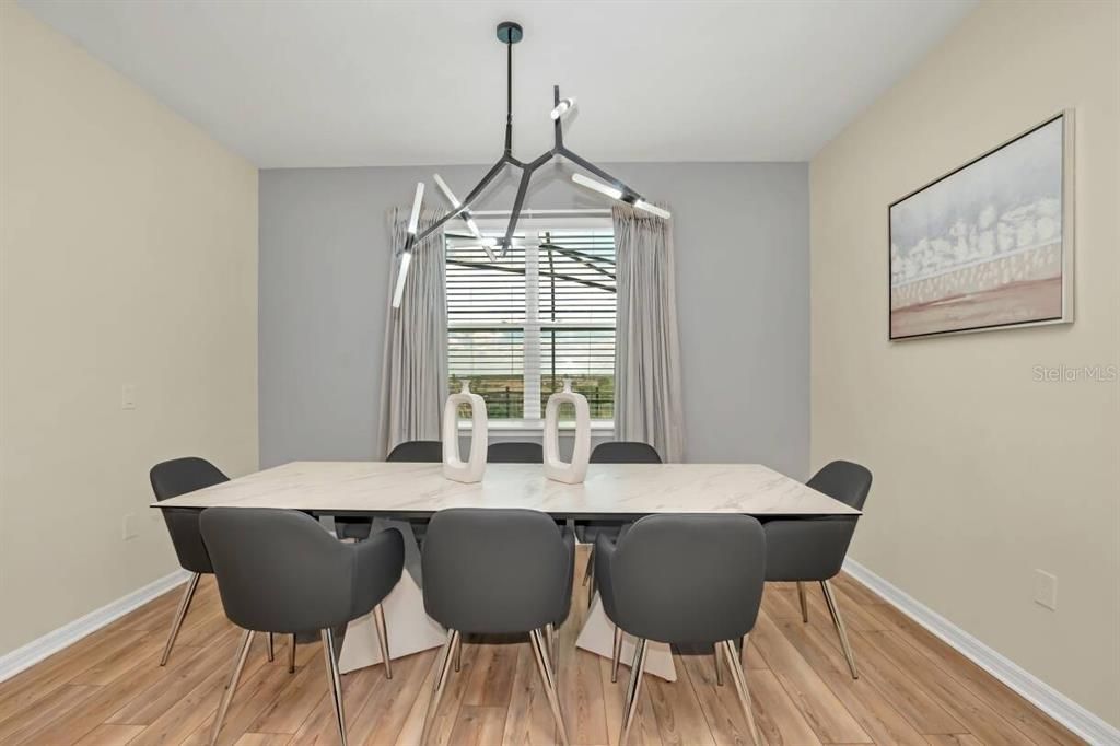 For Sale: $680,000 (5 beds, 4 baths, 2496 Square Feet)