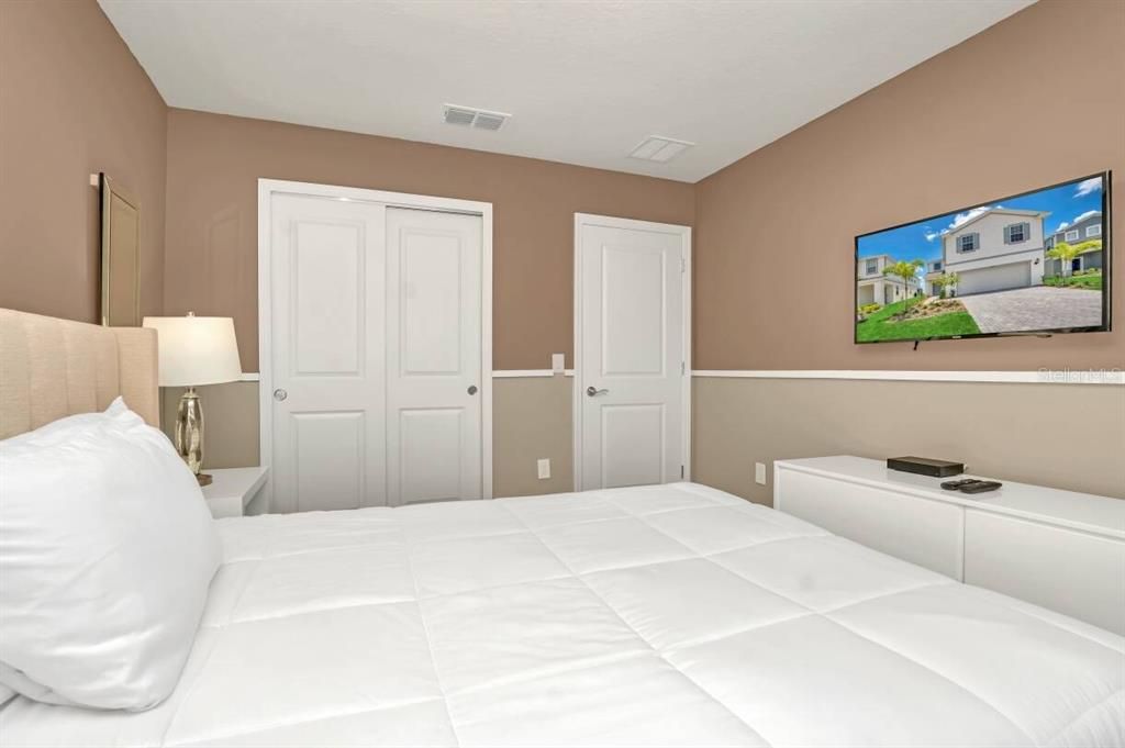 For Sale: $680,000 (5 beds, 4 baths, 2496 Square Feet)