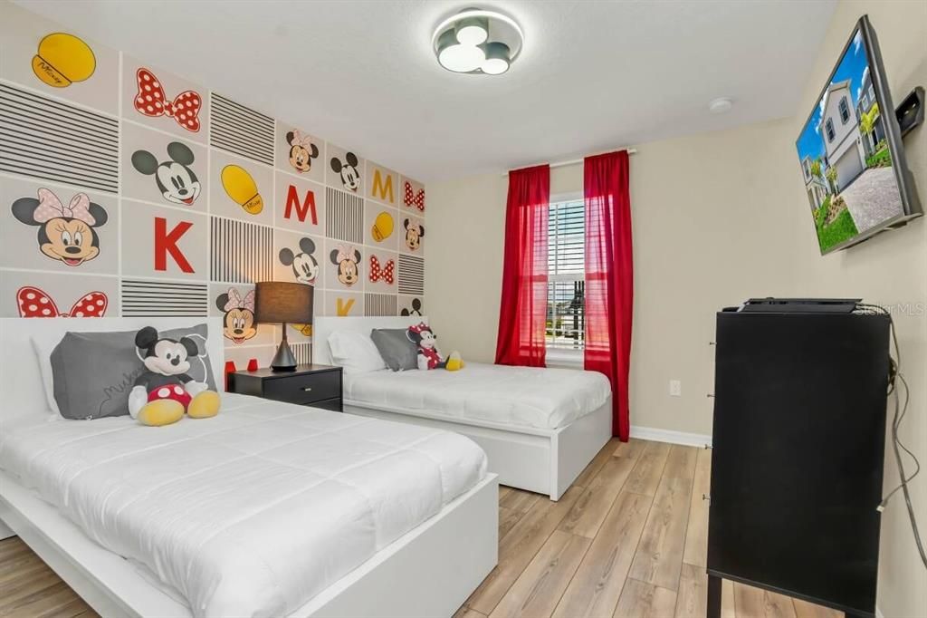 For Sale: $680,000 (5 beds, 4 baths, 2496 Square Feet)