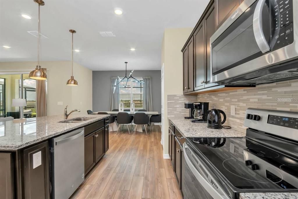 For Sale: $680,000 (5 beds, 4 baths, 2496 Square Feet)