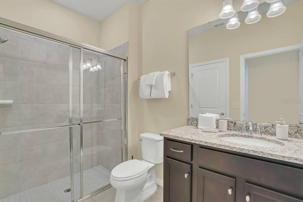 For Sale: $680,000 (5 beds, 4 baths, 2496 Square Feet)