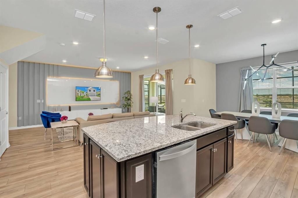 For Sale: $680,000 (5 beds, 4 baths, 2496 Square Feet)