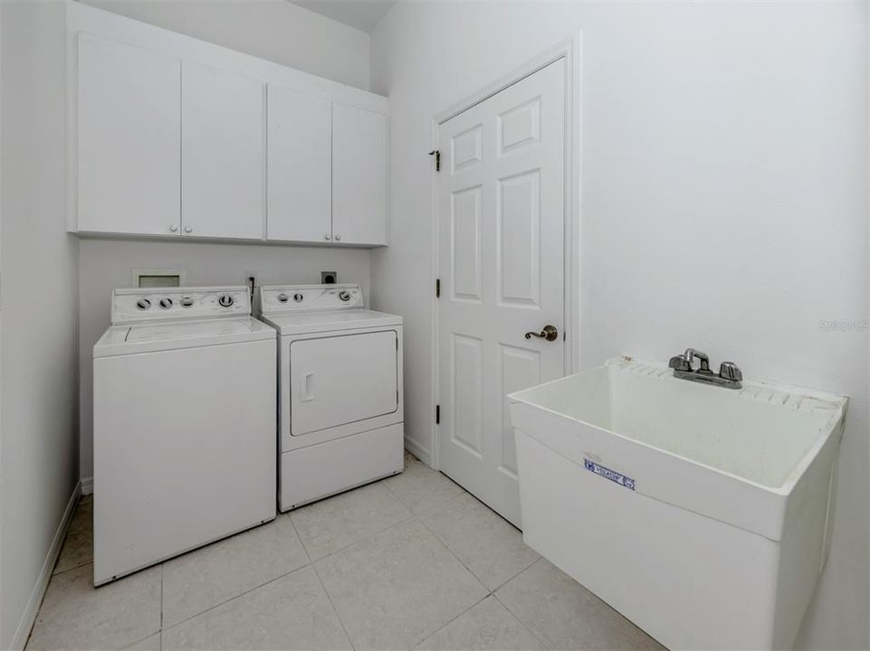 For Sale: $525,000 (3 beds, 2 baths, 2080 Square Feet)