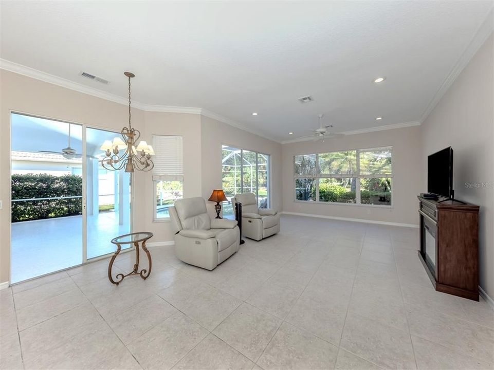 For Sale: $525,000 (3 beds, 2 baths, 2080 Square Feet)