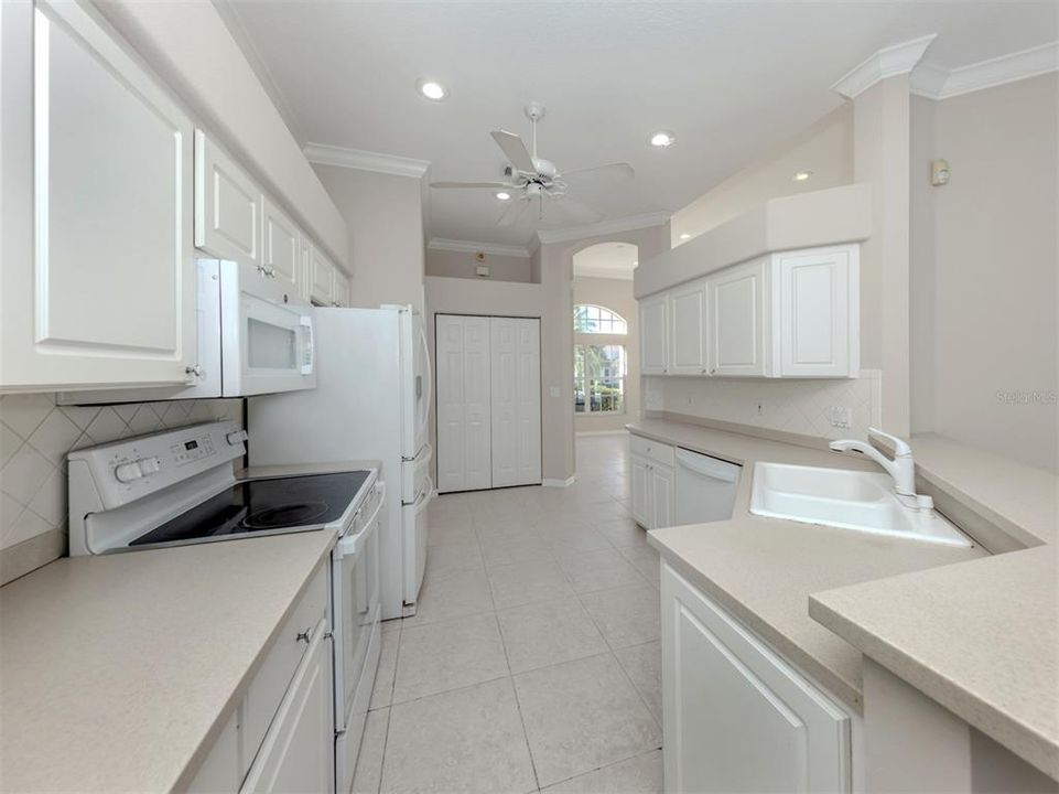 For Sale: $525,000 (3 beds, 2 baths, 2080 Square Feet)