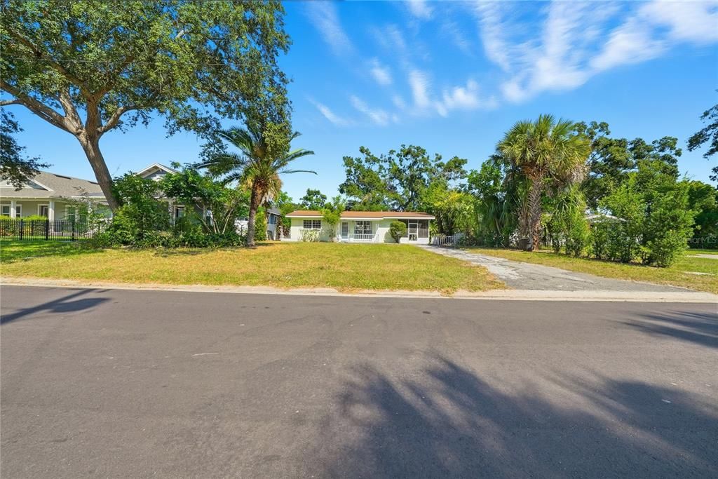 Под контрактом: $244,900 (2 спален, 1 ванн, 987.5 Квадратных фут)