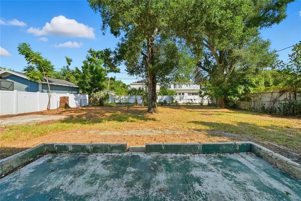 Под контрактом: $244,900 (2 спален, 1 ванн, 987.5 Квадратных фут)