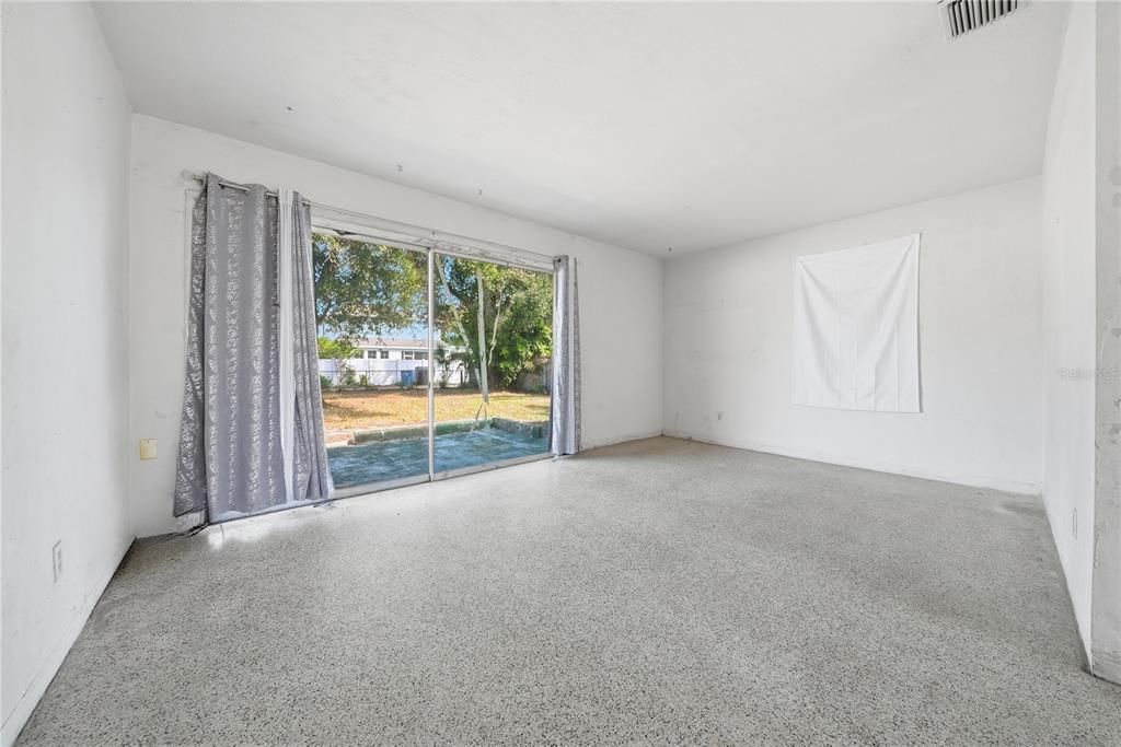 Под контрактом: $244,900 (2 спален, 1 ванн, 987.5 Квадратных фут)