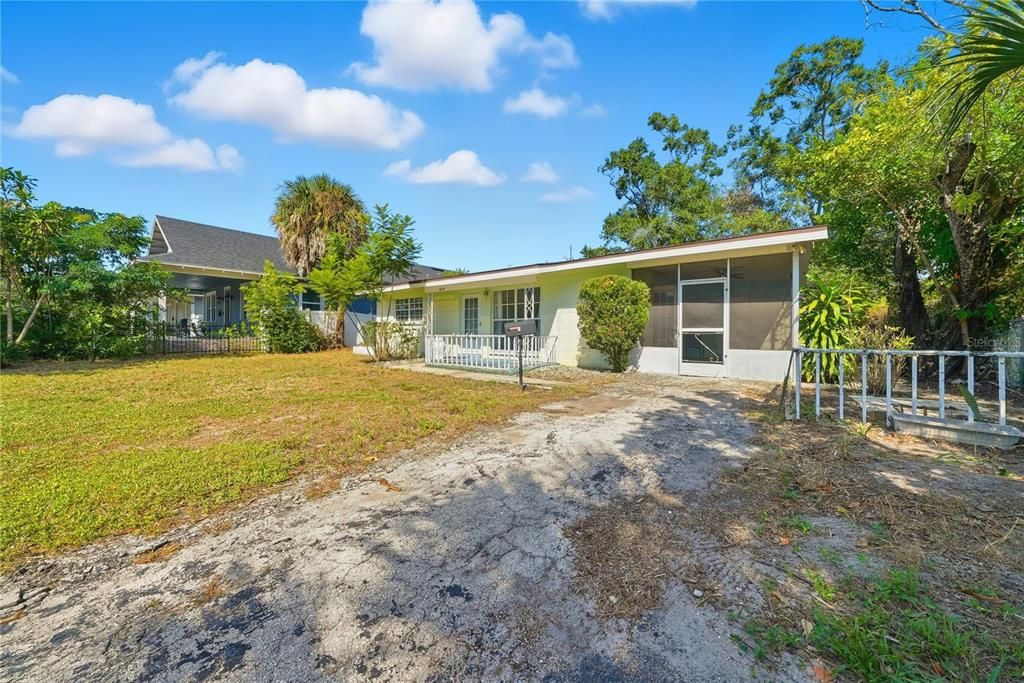 Под контрактом: $244,900 (2 спален, 1 ванн, 987.5 Квадратных фут)