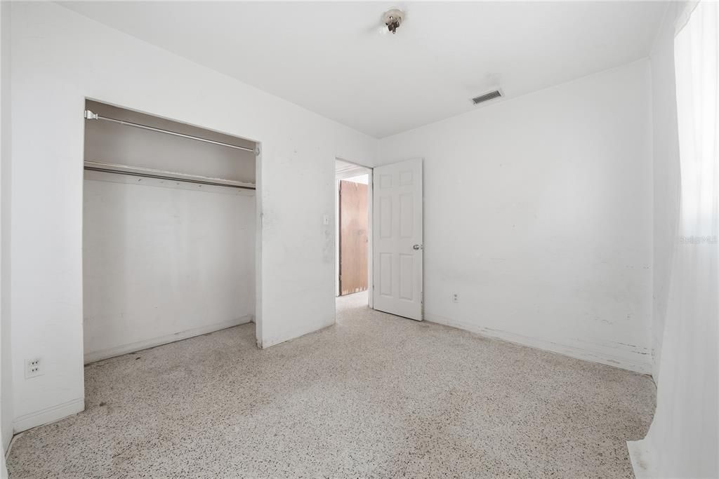 Под контрактом: $244,900 (2 спален, 1 ванн, 987.5 Квадратных фут)