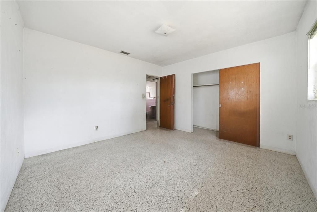 Под контрактом: $244,900 (2 спален, 1 ванн, 987.5 Квадратных фут)