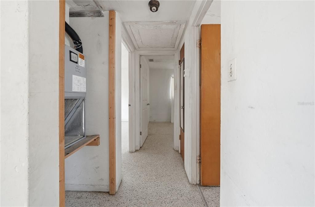 Под контрактом: $244,900 (2 спален, 1 ванн, 987.5 Квадратных фут)