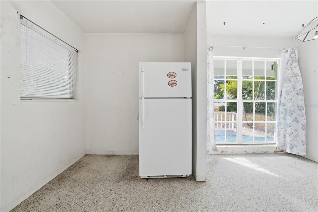 Под контрактом: $244,900 (2 спален, 1 ванн, 987.5 Квадратных фут)