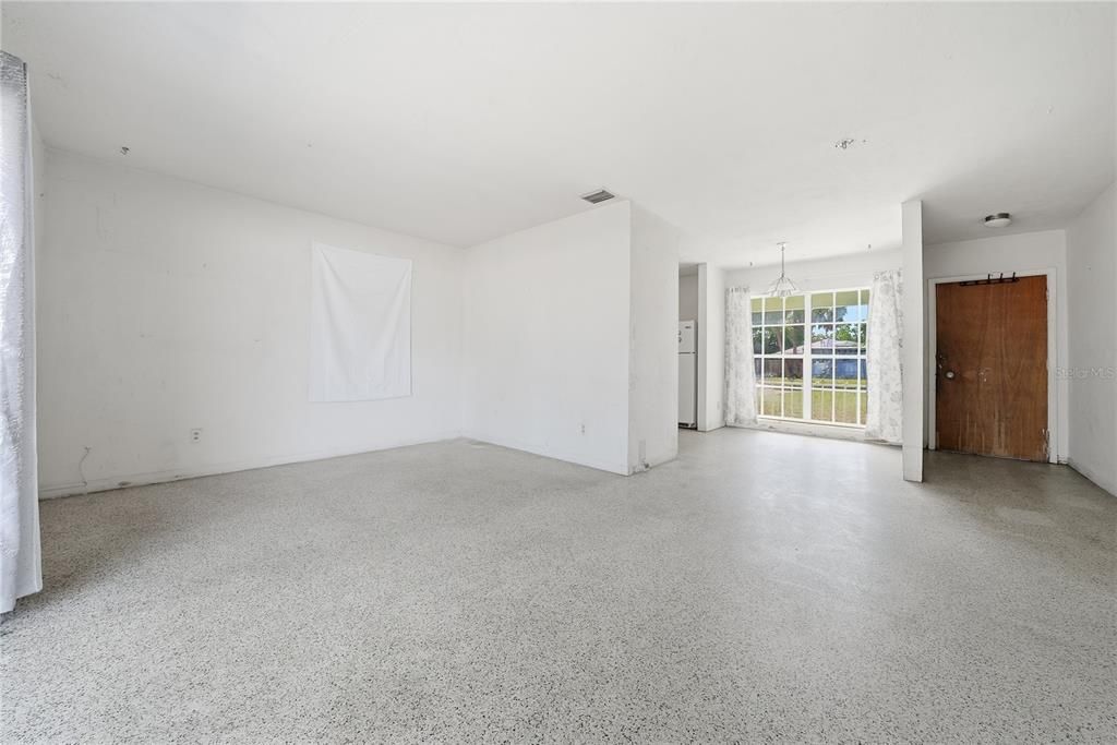 Под контрактом: $244,900 (2 спален, 1 ванн, 987.5 Квадратных фут)