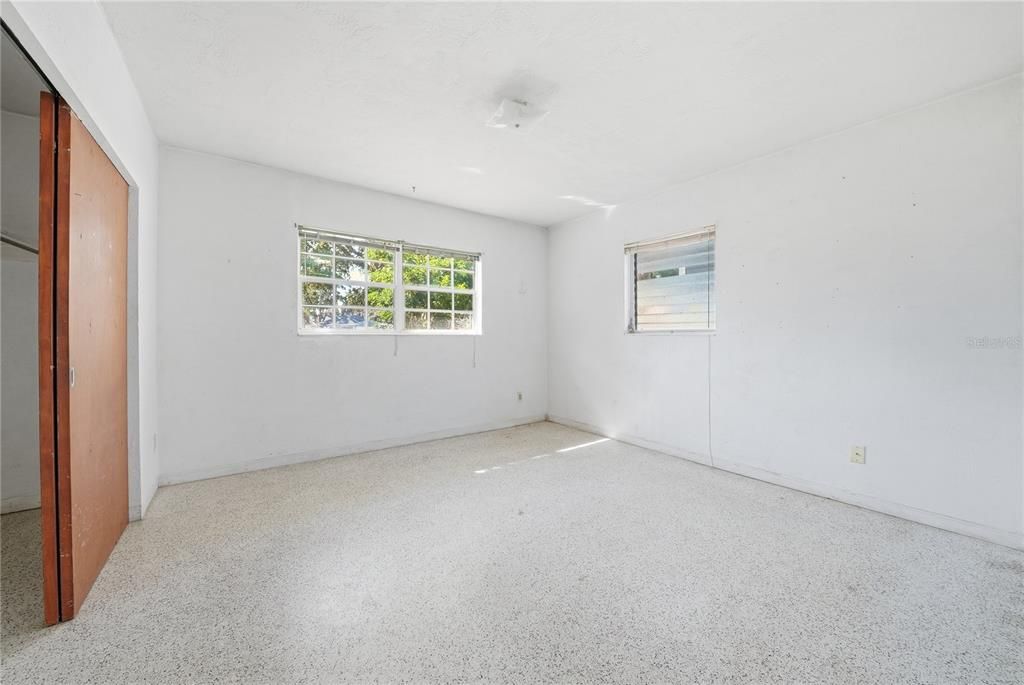 Под контрактом: $244,900 (2 спален, 1 ванн, 987.5 Квадратных фут)