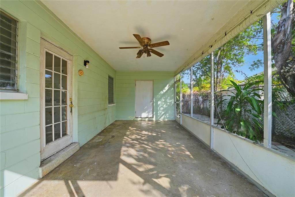 Под контрактом: $244,900 (2 спален, 1 ванн, 987.5 Квадратных фут)