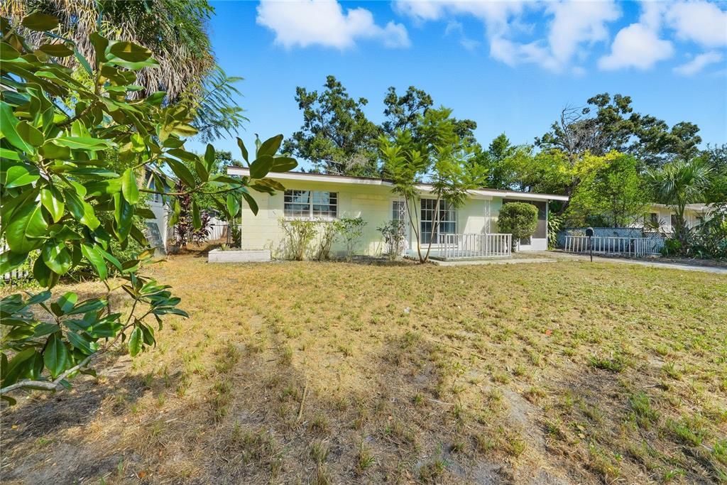 Под контрактом: $244,900 (2 спален, 1 ванн, 987.5 Квадратных фут)