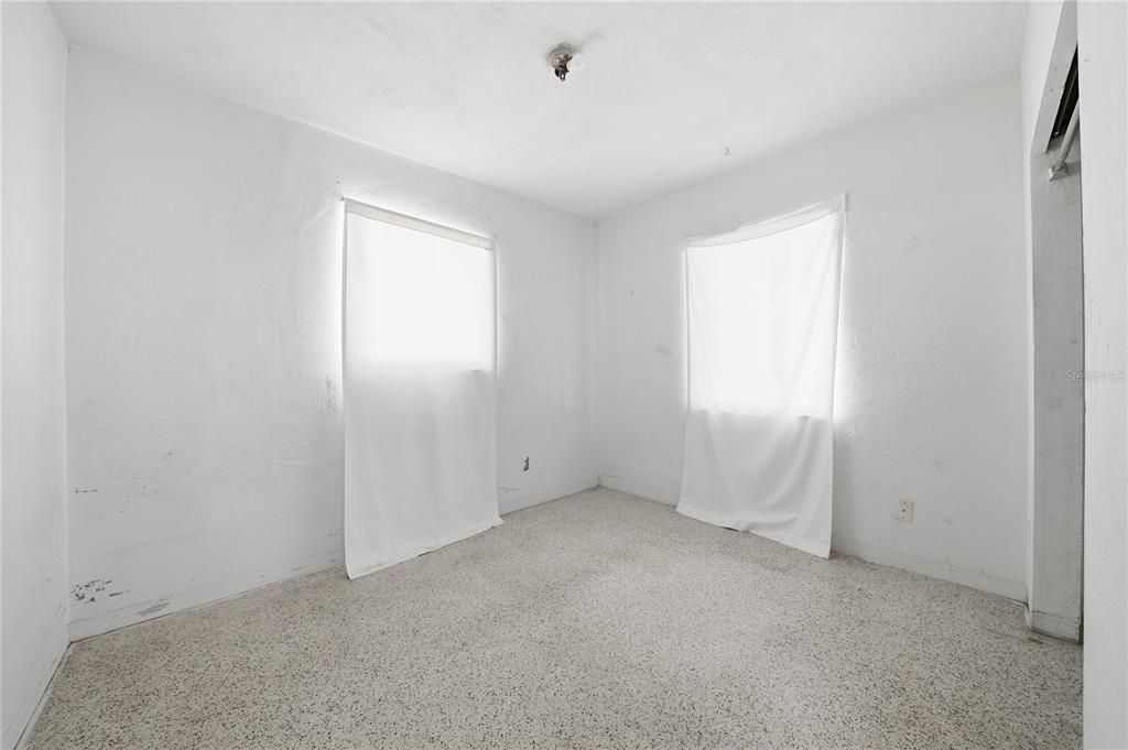 Под контрактом: $244,900 (2 спален, 1 ванн, 987.5 Квадратных фут)